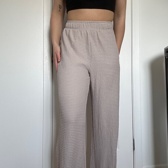 Dynamite Wide Leg Textured Knit Pants in Light Taupe - Picture 3 of 4
